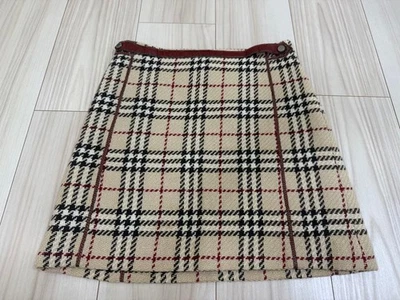 Falda Burberry Etiqueta Azul, Talla 38 M, Patrón Beige Cuadros, Todas las Temporadas, Japón Foto 1 de 4