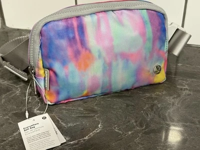 Bolso Bandolera Lululemon Everywhere Lavado Prisma Multi/Vapor Arco Iris Nuevo con Etiquetas Foto 1 de 4