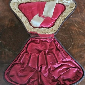 Antico portagioie vittoriano deco portagioie seta rossa ottone duro vintage - Foto 1 di 12