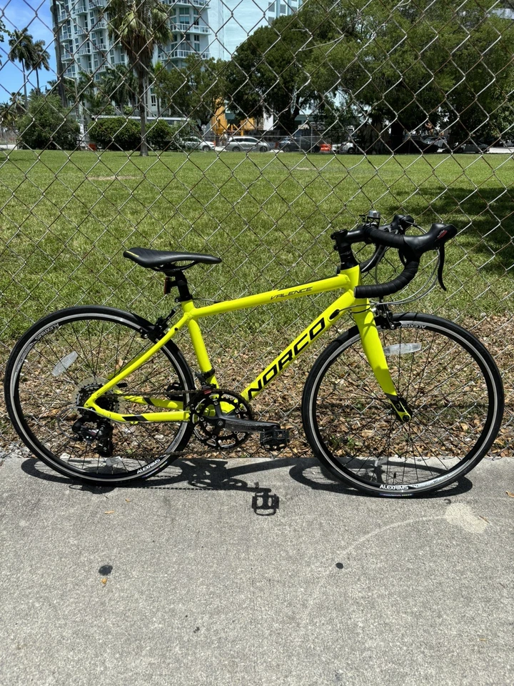 Bicicleta de Carretera Norco Valence A 24" Horquilla de Carbono Neón RARA Foto 1 de 4
