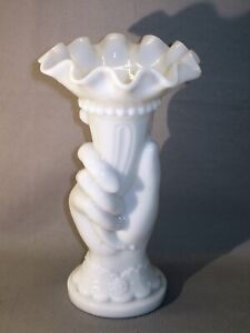 Art Nouveau - Vase en opaline de foire, main & corne d'abondance vers 1900