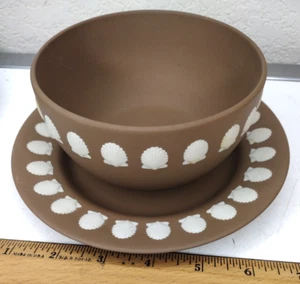 Ciotola e piattino vintage Wedgwood marrone tortora conchiglie Made in England - Foto 1 di 9
