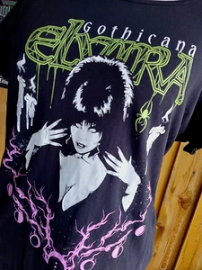 22 BNWT ELVIRA GOTHICANA 5XL T SHIRT GOTHIC HALLOWEEN 80S HORROR VAMP MISTRESS - Picture 1 of 4
