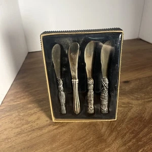 Vintage Lot Of 4 Tassel Spreaders Butter Spreader NOS - Picture 1 of 2