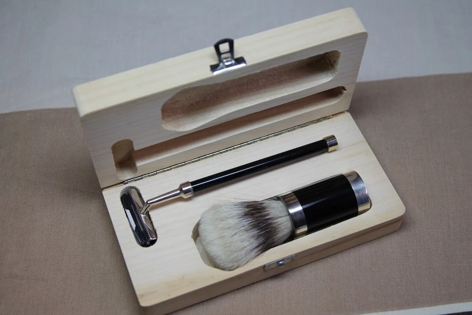 SET DA BARBA - in argento vintage - Immagine 1 di 1