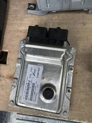 Fiat 500 2014 Lock Set Key Ignition ECU BCM 51981641 51981641 ecu kit  - Image 1 of 4