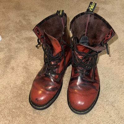 RARO Dr. Martens 1460 Rojo Cereza y Negro Botas Mujer’s Talla 10 De Colección Foto 1 de 4