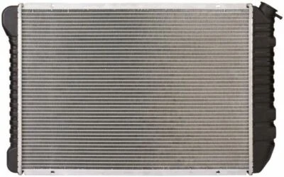 Radiador Spectra Premium CU556 | Pieza automática de alta calidad, ajuste universal para múltiples Foto 1 de 4