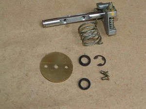 KZ650 KZ 650 CSR H2 H3 OUTSIDE RIGHT CARBURETOR THROTTLE VALVE SHAFT 82-83 - Picture 1 of 1