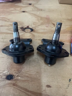 Conjunto de pares 2 juntas esféricas frontais inferiores suspensas para Ford Mustang II Mercury Bobcat - Imagem 1 de 2