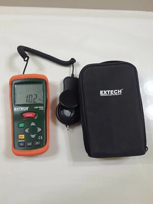Extech LT-300 Light Meter, 0 To 40K Fc, 0 To 400K Lux - Image 1 of 4
