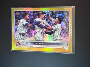 Chicago Cubs 2022 Topps Series 2 #585 Gold Foil Chicago Cubs