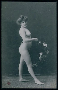 Francesa Desnuda Mujer Tetona con Flores Fotograbado Original Antigua Postal Años 1910 - Imagen 1 de 2