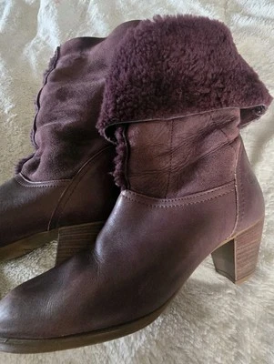 Vtg Bass Women's Cuffed  Boots Sz 7.5 Purple leather Stacked Heel Lined - Image 1 of 4