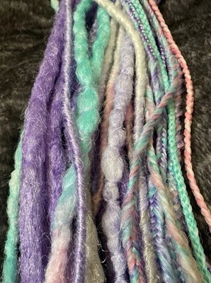 30 extensiones de rasta sintética de un solo extremo. Boho rosa y platino Foto 1 de 4