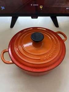 Le Creuset Francia 2,4 L Cazuela Horno Hierro Fundido - Naranja Volcánico Vintage 20 cm - Imagen 1 de 12