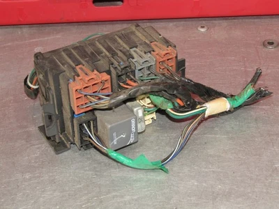 2000 - 2002 雪佛兰 Tahoe 原始设备制造商内部保险丝盒继电器接线板 00 01 02 — 第 1/4 张图片