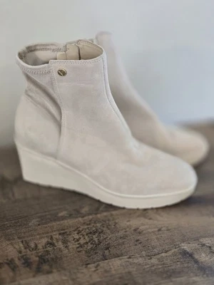 Botas de cuña Vionic Skylar al tobillo con cremallera lateral para mujer gamuza avena EE. UU. 6,5 ANCHO USADAS 1X Foto 1 de 4