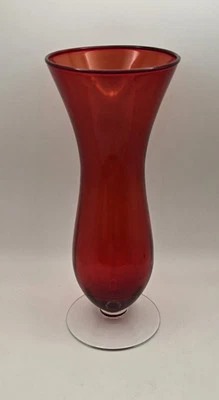 Jarrón de vidrio vintage rojo soplado a mano de 6" de alto con base transparente para pies *ARTÍCULO ÚNICO*🌹 Foto 1 de 4