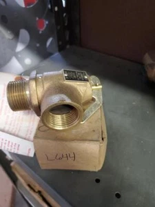 Conbraco 13-202 Pop Safety Valve 1" M X 1" F 15# Set 640 PPH NOS - Picture 1 of 2