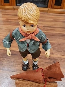 Muñeca de porcelana M.J. Hummel Goebel "Little Scholar" #522 14,5" - Imagen 1 de 8