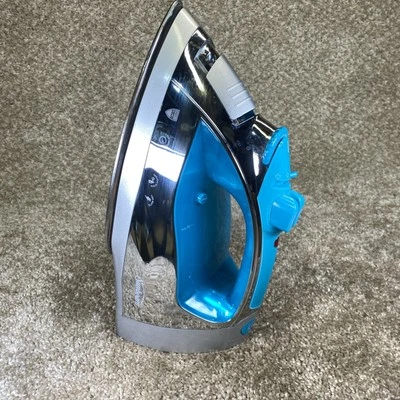 Sunbeam 1400W Steammaster Steam Iron w/Shot of Steam Feature & Retractable Cord - Image 1 of 4