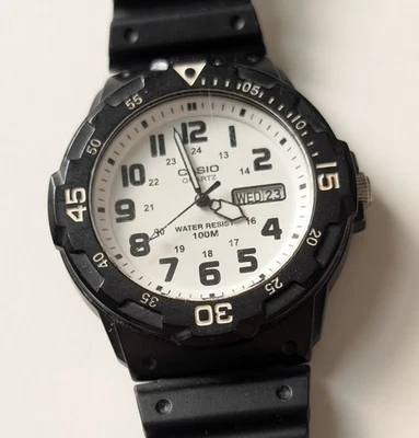 Casio MRW-200H 43mm Men's Quartz Watch Day Date White Dial WR 100M Rubber Strap - Image 1 of 3