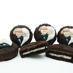 Philadelphia Candies Wedding Bride Groom Heart Dark Chocolate OREO® Cookies Gift - Picture 1 of 6