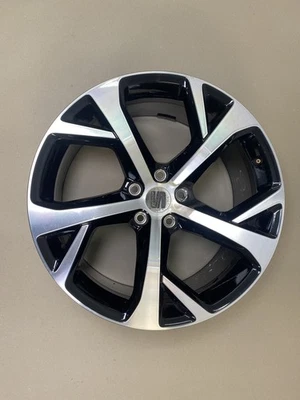 Seat Tarraco Alufelge 8,5x19 Silber Schwarz 5FJ601025D Bj 2023 2909226 - Bild 1 von 4