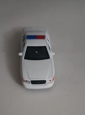 Welly pullback 3 inch 1999 Ford Crown Victoria police Toy Car - Image 1 of 4