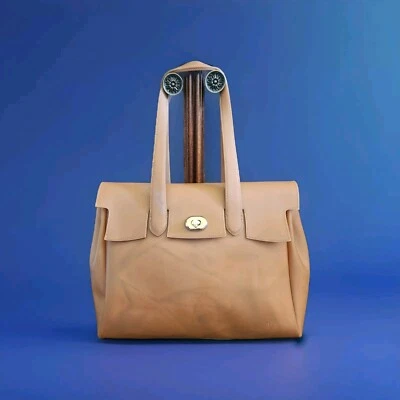 Bolso de hombro de colección Beso U-1456 Jelly Turn Lock en tarjeta camel # 39837 en muy buen estado Foto 1 de 4