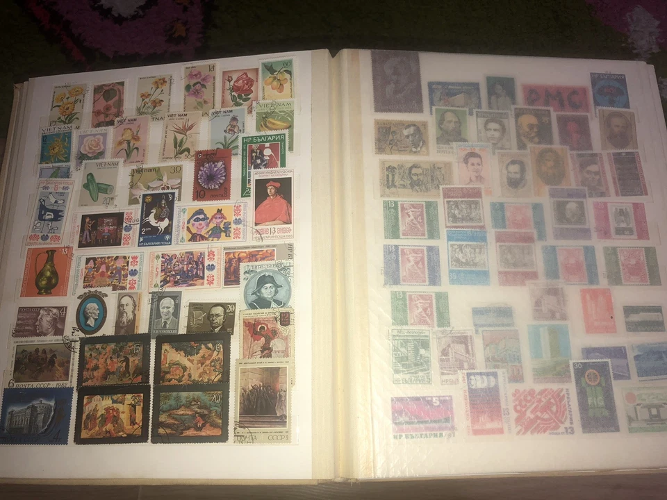 (Vintage 1950-2000) Big Old Album With Over 700 Collectible World Post Stamps - Image 1 of 4