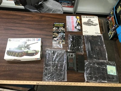 NEW TAMIYA 1943 RUSSIAN TANK T34/76 MODEL KIT 3559 1:35 SCALE - Image 1 of 4