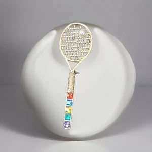 TENNISSCHLÄGER MIT PERLENBALL GOLDTON VERRIEGELUNG PIN.  MEHRFARBIGE STEINE - Bild 1 von 7