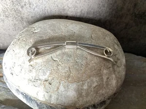 Clip de cuello de extremo rizado antiguo vintage deslizamiento parche estrecho. 82051 Art Deco años 20 - Imagen 1 de 8