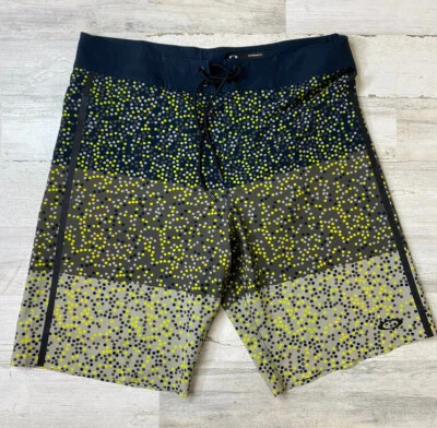 Pantalones cortos de natación Oakley Pixel Stripes Performance Fit para hombre talla 32 Foto 1 de 4