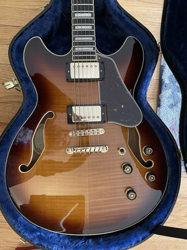 IBANEZ AS93-VLS Usado 2012 Cuerpo de Arce Cuello Caoba Diapasón de Palisandro Marrón Foto 1 de 4