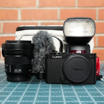 Cámara de fotograma completo LUMIX S9 con lente de montaje 20-60 mm F3,5-5,6 L, compacta Foto 1 de 4