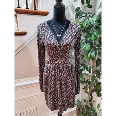 Vestido informal hasta la rodilla manga larga cuello en V rayón Vertigo Paris talla mediana Foto 1 de 4