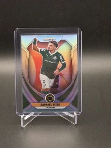 Copa Mundial de Clubes de la FIFA 2025 Panini Raphael Veiga #154 Silver Prizm Palmeiras - Imagen 1 de 2