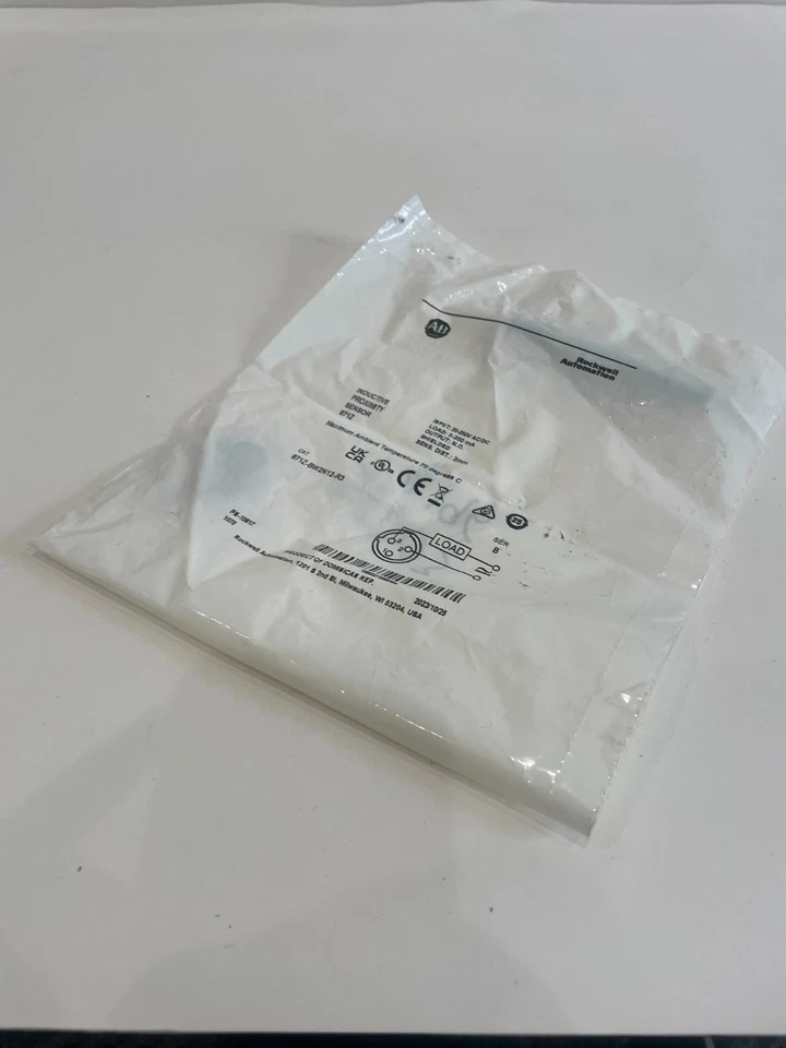 ALLEN BRADLEY 871Z-BW2N12-R3 PROXIMITY SENSOR 871ZBW2N12R3 NEW, SURPLUS - Image 1 of 4