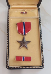 Bronze Stern Medaille mit Band & Anstecknadel Set in Original Box, USA Militär - Bild 1 von 4