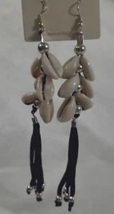 Pendientes colgantes de carcasa de la colección Mia con borlas negras y cuentas plateadas. Nuevo. - Imagen 1 de 5