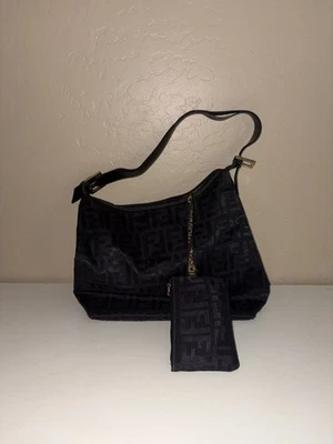 Bolso de hombro FENDI Zucca Baguette Foto 1 de 4