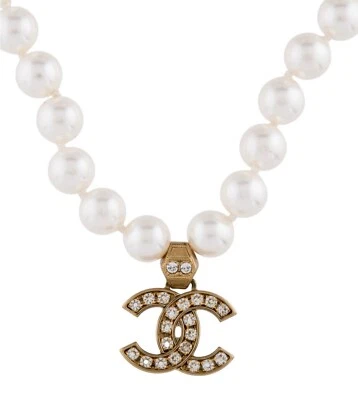Collar CHANEL CC Perla Strass Chapado en Oro 2021 Crucero CC Logo Colgante Foto 1 de 4