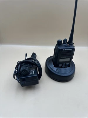 MOTOROLA  EX600 XLS AAH38SDH9DU6AN 450-520 UHF Radio 4 Watts  Full Set - Image 1 of 4