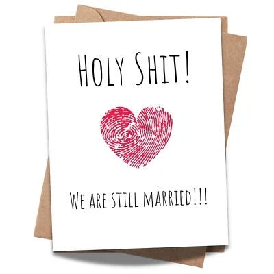 Holy Shirt We Are Still Married - Tarjeta de aniversario divertida para esposo, esposa Foto 1 de 4