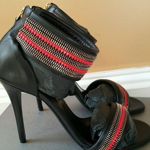 Alexander McQueen sandalo sexy con zip a strati $999