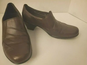Clarks Women Partridge Loafer Brown Leather Pleated Slip On Heel Shoe 89488 7 W - Picture 1 of 8