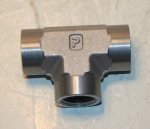 3/8 FNPT Steel Pipe Tee Fitting Parker 3/8 MM0-S - Picture 1 of 3